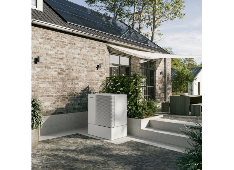 STIEBEL ELTRON Pompe di calore aria-acqua HPA-O 10.2 W Plus HC 230